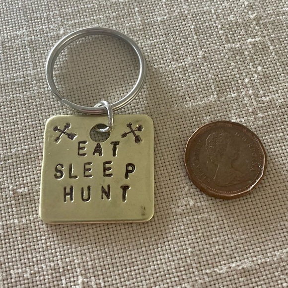ARTISAN Stamped Brass Key Ring EAT SLEEP HUNT - Picture 3 of 5